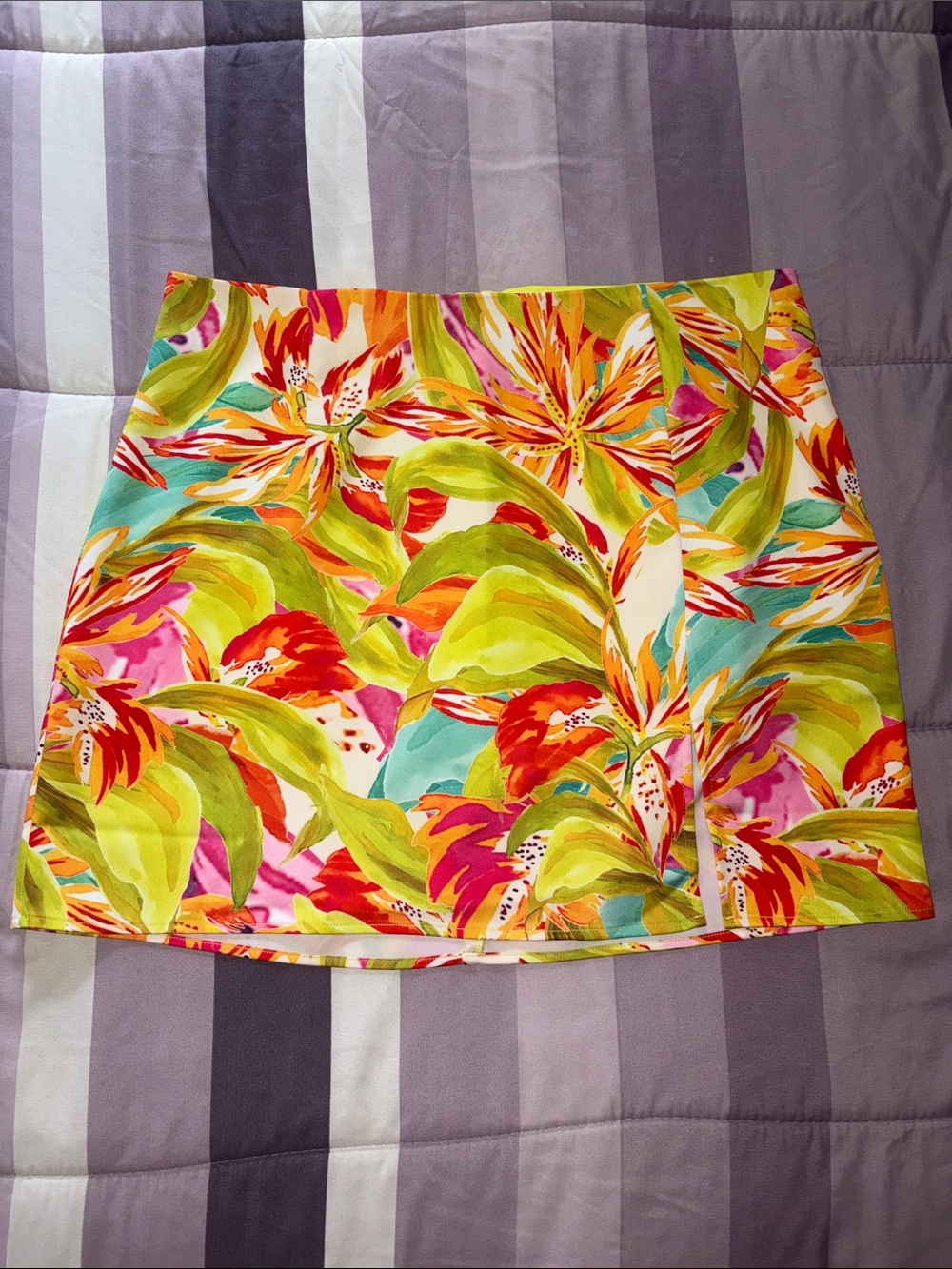 Guess Women’s Tropic Print Mini Skirt - Large / 8